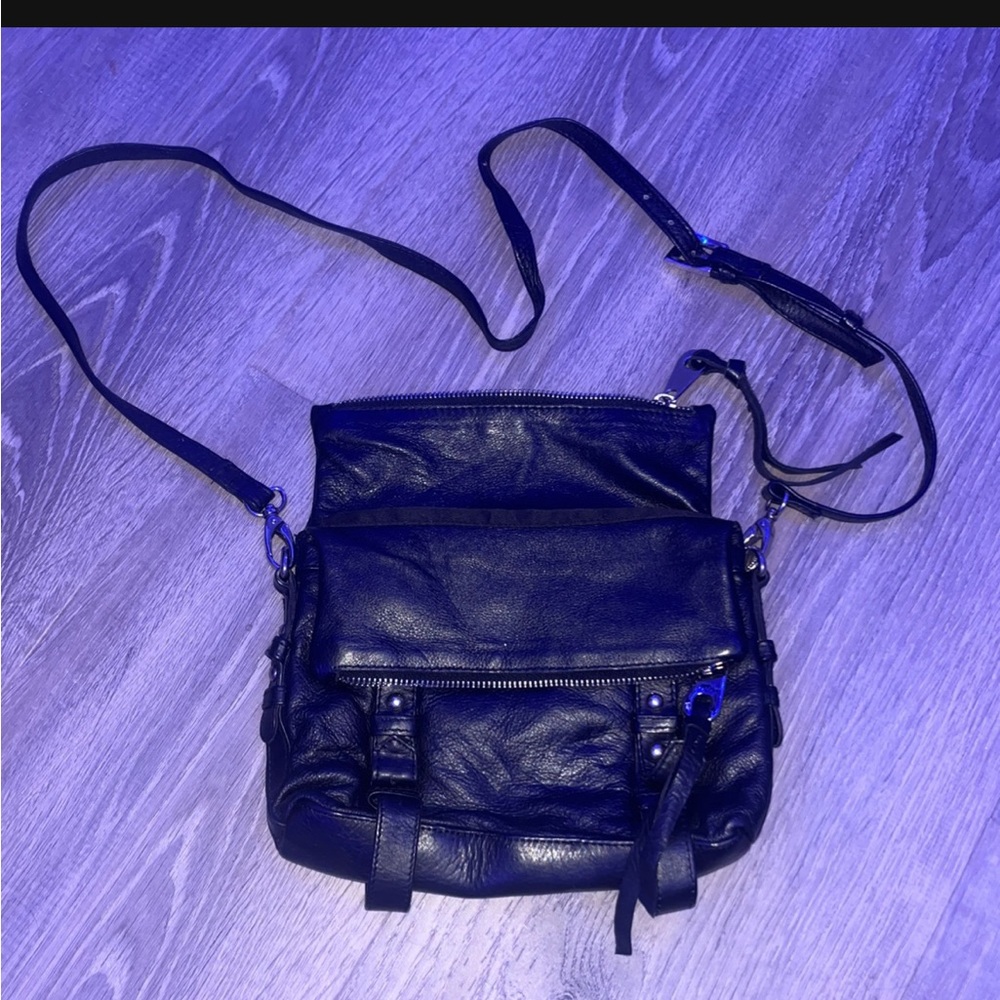 black grunge cross over bag